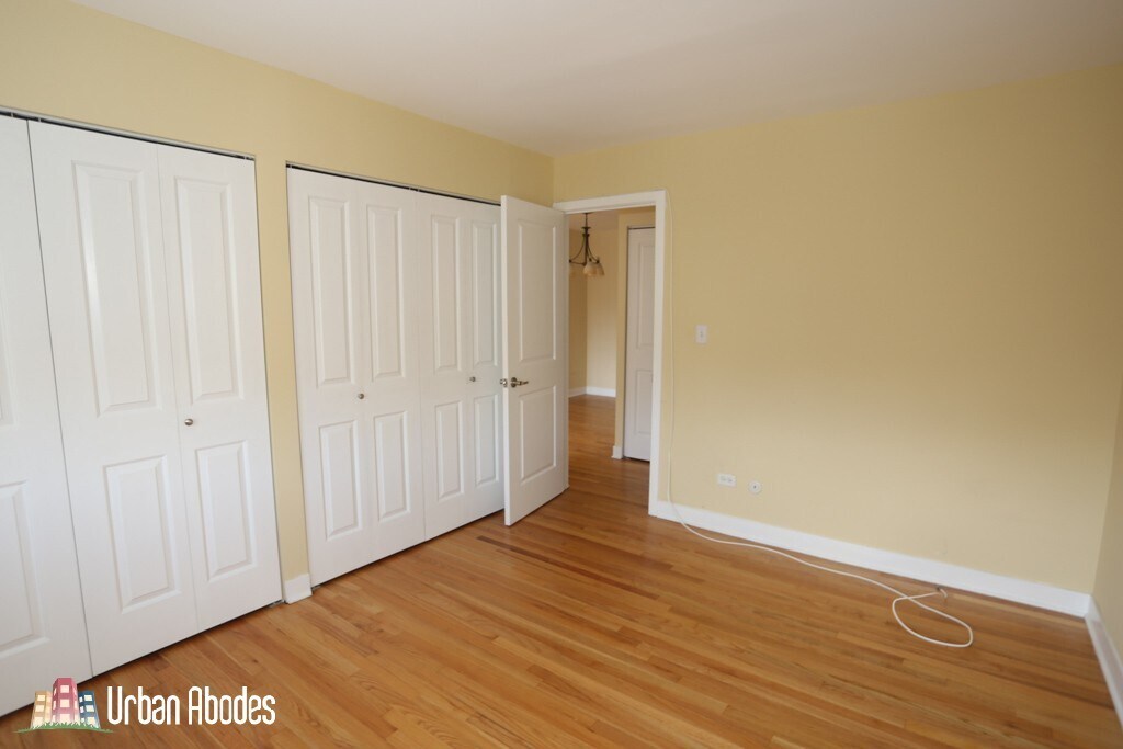 Building Photo - 637 W Wrightwood Ave