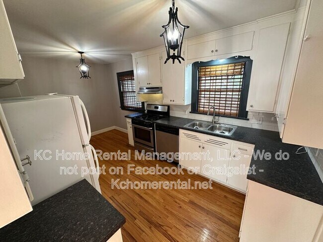 Building Photo - 207 W 51 Terrace