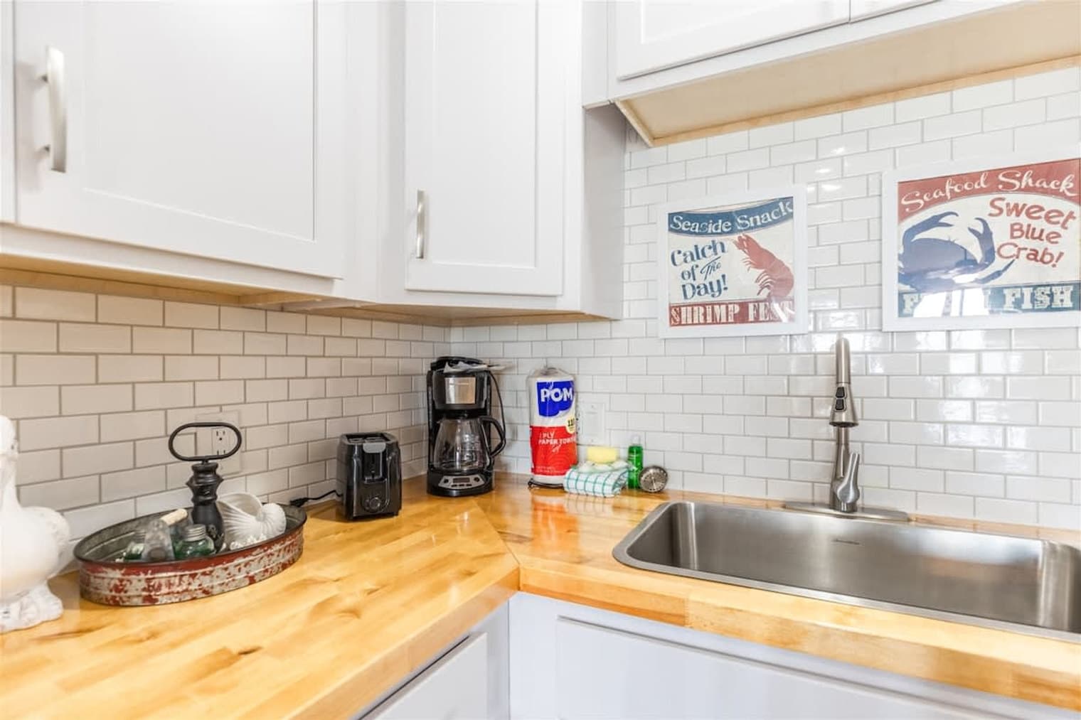 Building Photo - 8743 Thomas Dr