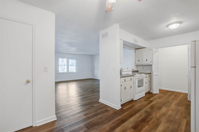 Building Photo - 2150 Spoleto Lane Apt #B3, North Charlesto...