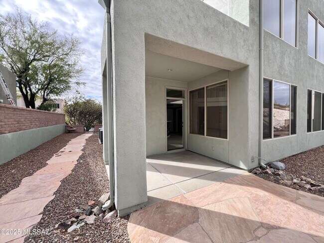 Building Photo - 7449 E Ridge Point Rd