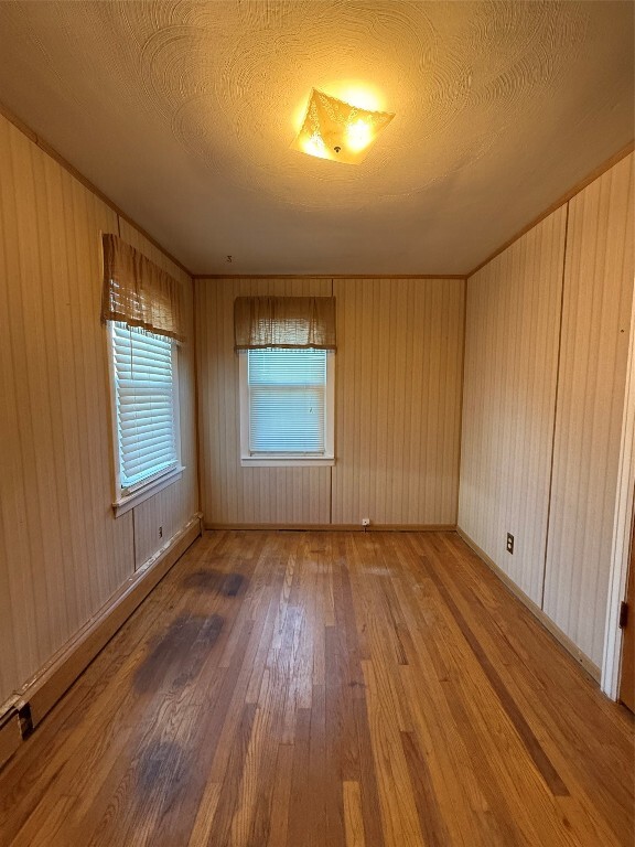 Building Photo - 404 Elmhaven Dr