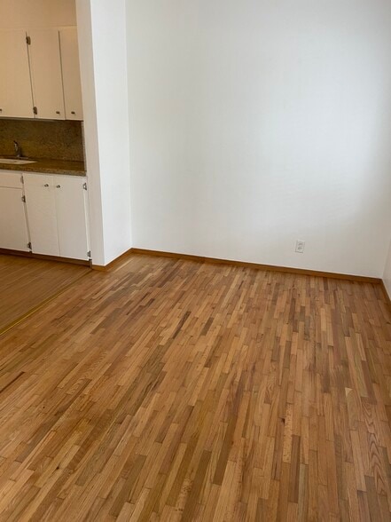 Building Photo - 828 Sinex Ave