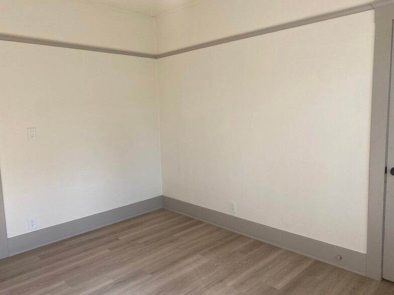 Building Photo - 1826 Lincoln Ave