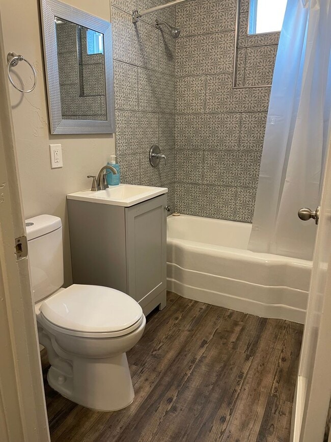 Building Photo - EICB1055