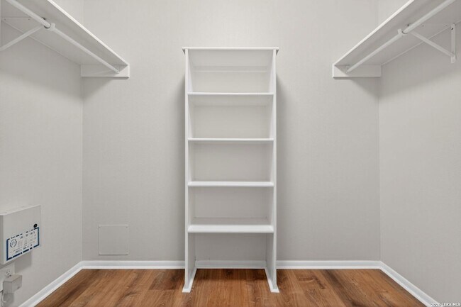 Building Photo - 9930 Trendwood