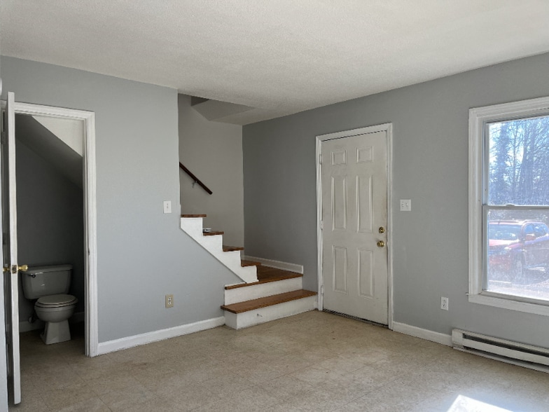 Building Photo - 2667 Dr Carver Rd