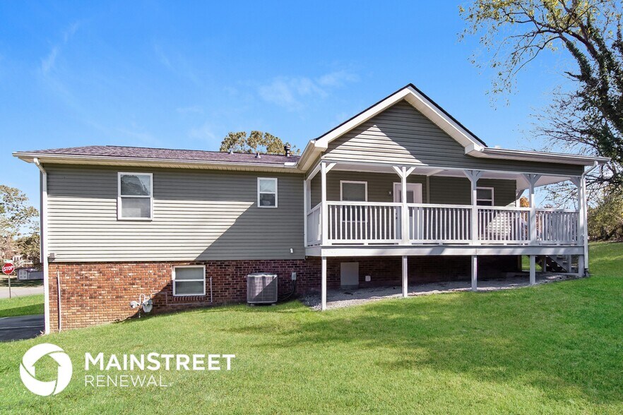 Building Photo - 401 Swanee Dr