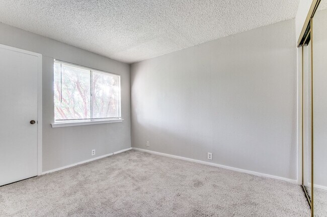 Building Photo - A Walnut Hill Wonder Townhome!