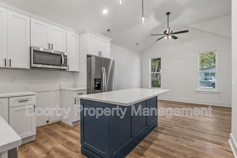 Building Photo - 2305 Kirby Ave