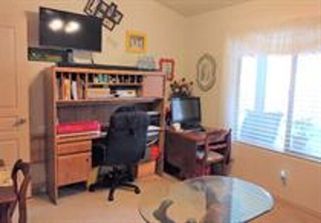 Building Photo - Snow Canyon Home!