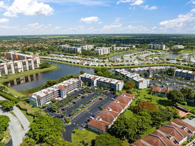 Building Photo - 6650 S Oriole Blvd