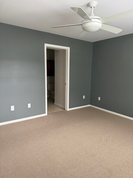 Building Photo - 1607 Briarwood Ln