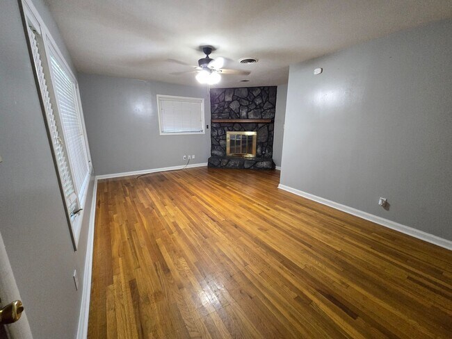 Building Photo - 111 Easthaven Rd