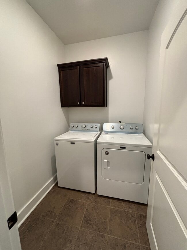 Building Photo - 408 Oak Branch Dr