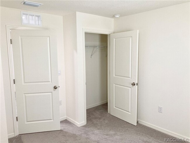 Building Photo - 614 W Fairways View Dr