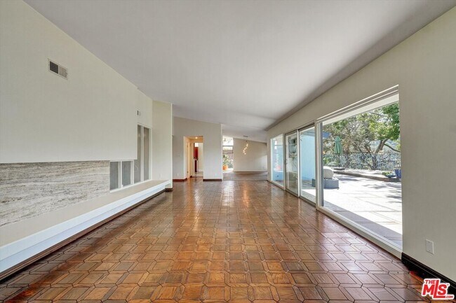 Building Photo - 2755 Carmar Dr