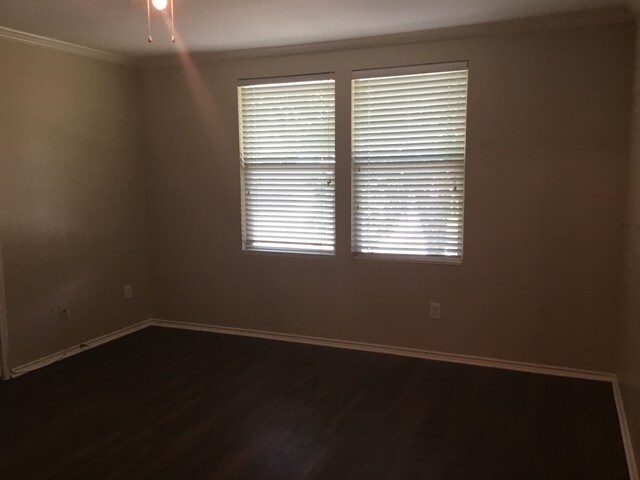 Building Photo - 2804 Lake Vista Dr