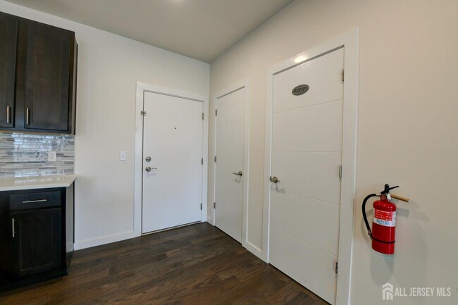 Building Photo - 722 Lorhan Dr