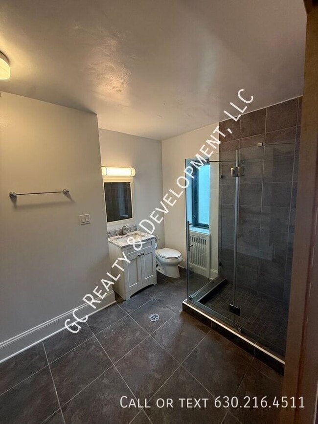 Building Photo - 5048 N Marine Dr