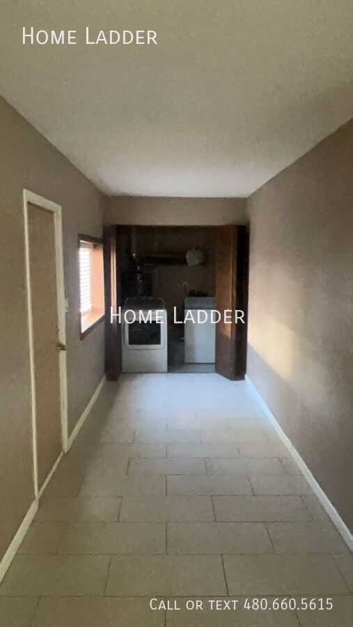 Building Photo - 1128 E Broadmor Dr