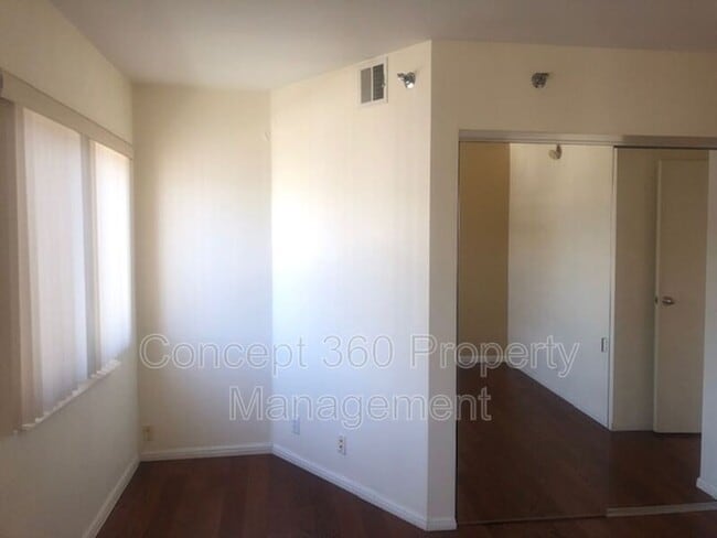 Building Photo - 525 E SEASIDE Way