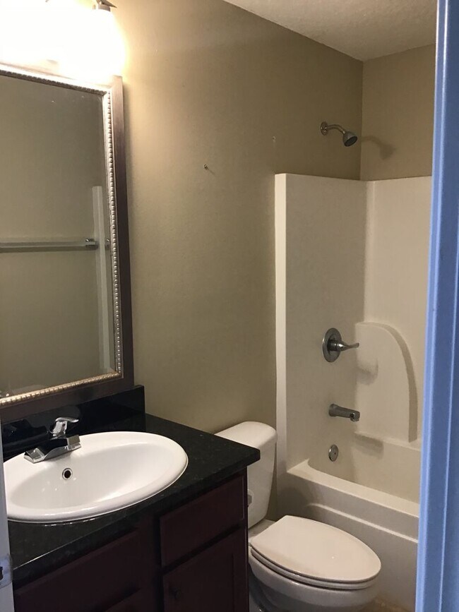 Building Photo - 3 Bedroom/ 2 Bath - Located Near the Bay & Walking Distance to Publix