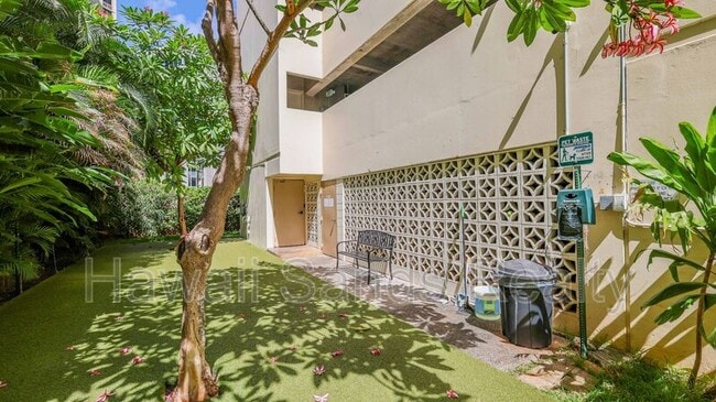 Building Photo - 469 Ena Rd