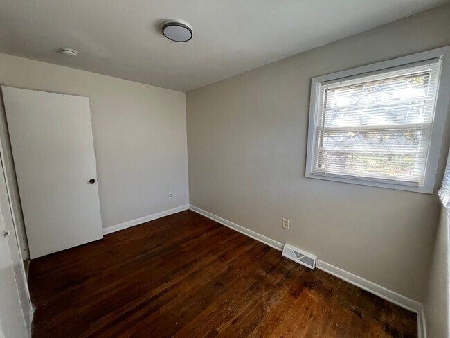 Building Photo - 1616 Brockett Ave