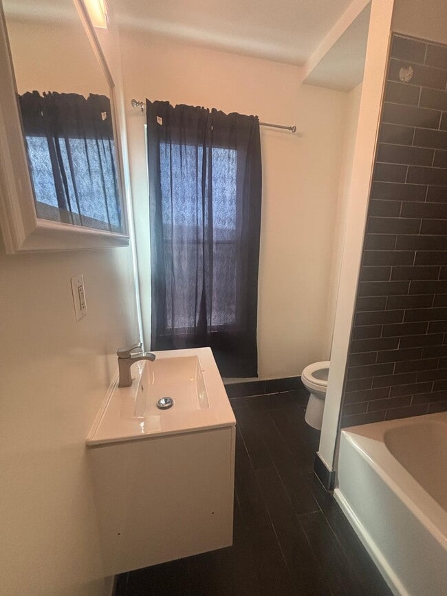 Building Photo - 2939 E Monument St