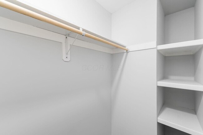 Building Photo - 905 Carpenter St