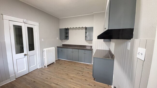 Building Photo - Spacious 4 Bedroom Midtown Home with Basement & Attic Storage