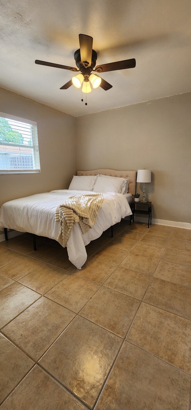 Building Photo - 139 NE Monroe Cir N