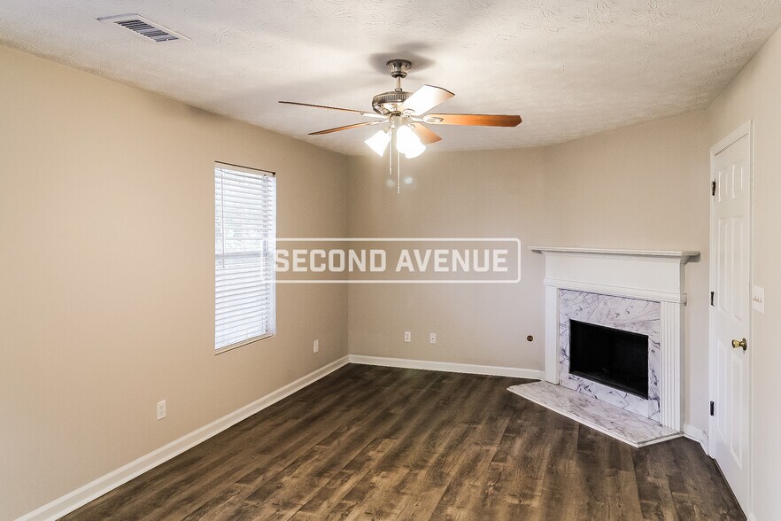 Building Photo - 6614 Rebecca Lou Ln
