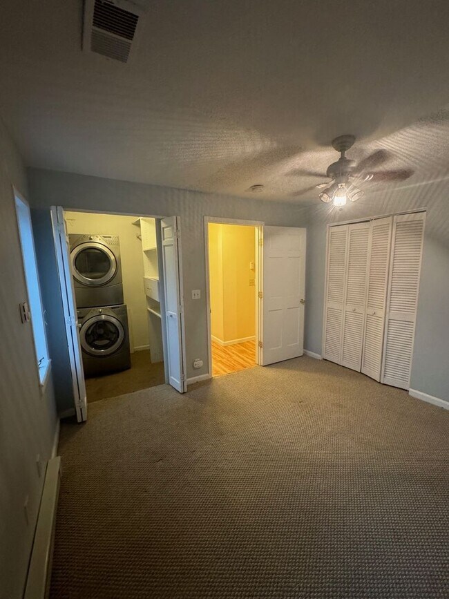 Building Photo - 3000 Broadway St