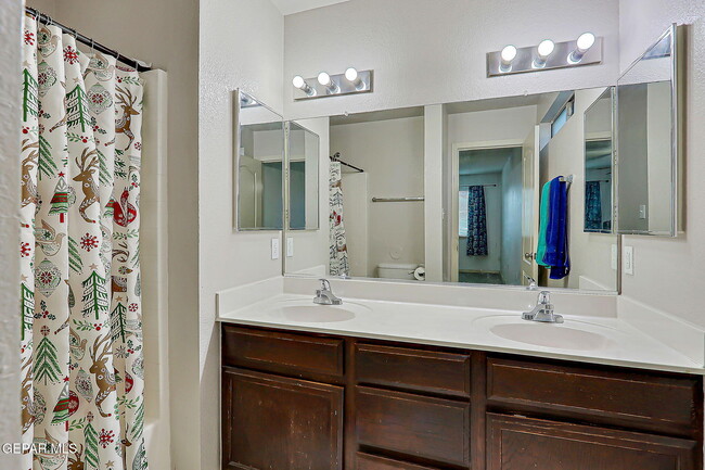 Building Photo - 14270 Gil Reyes Dr