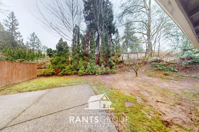 Building Photo - 832R