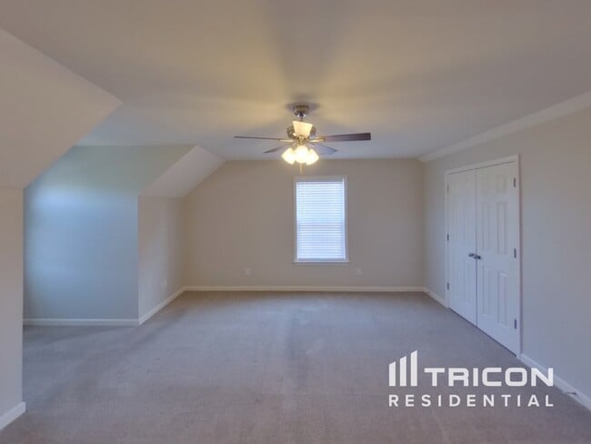 Building Photo - 4412 Spring Cove Dr