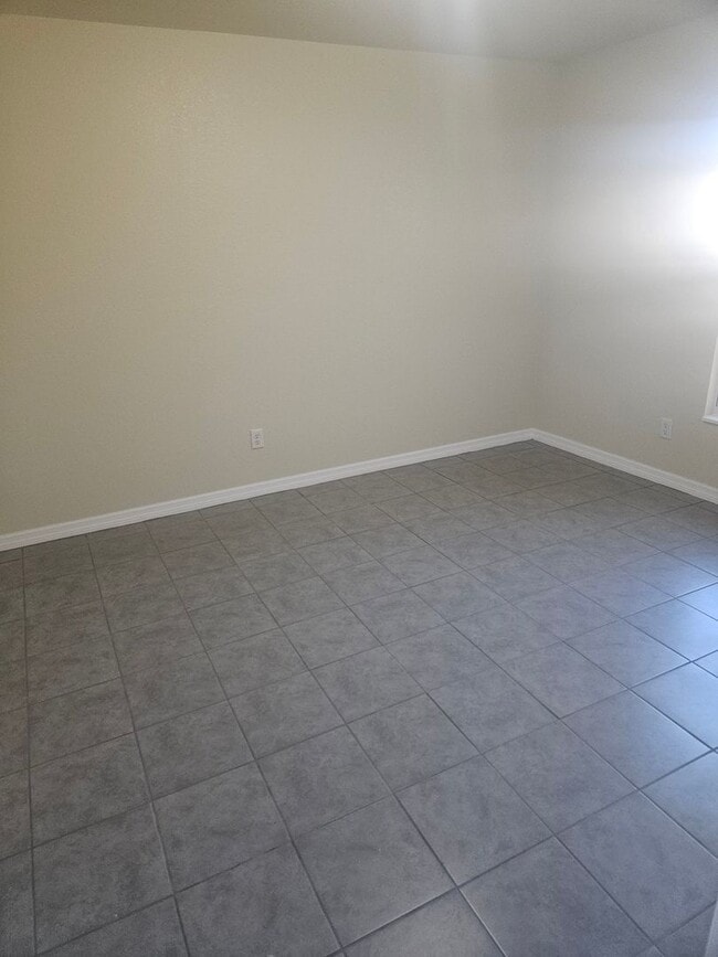 Building Photo - 3/2 DUPLEX