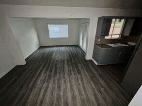 Building Photo - 1312 Leader