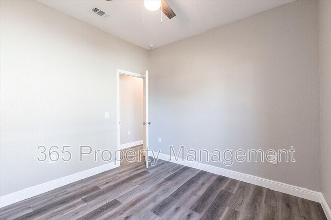 Building Photo - 5534 Fairlane Dr