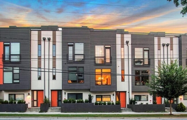 Building Photo - 53 Reynolds Square Ln