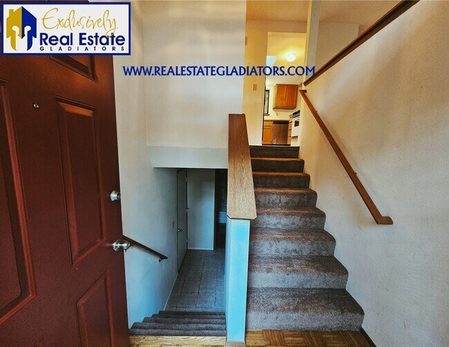 Building Photo - 4 Bed 2.5 Pet Friendly Home in Wilderness Rim
