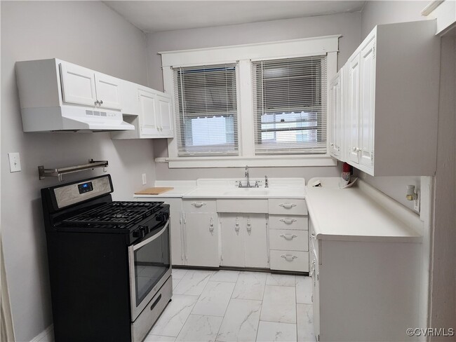 Building Photo - 2602 Hawthorne Ave