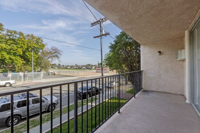 Building Photo - 8421 Lindley Ave