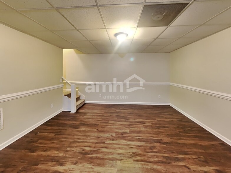 Building Photo - 1509 Locomotive Dr NE