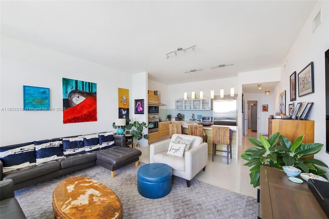 Building Photo - 2020 N Bayshore Dr