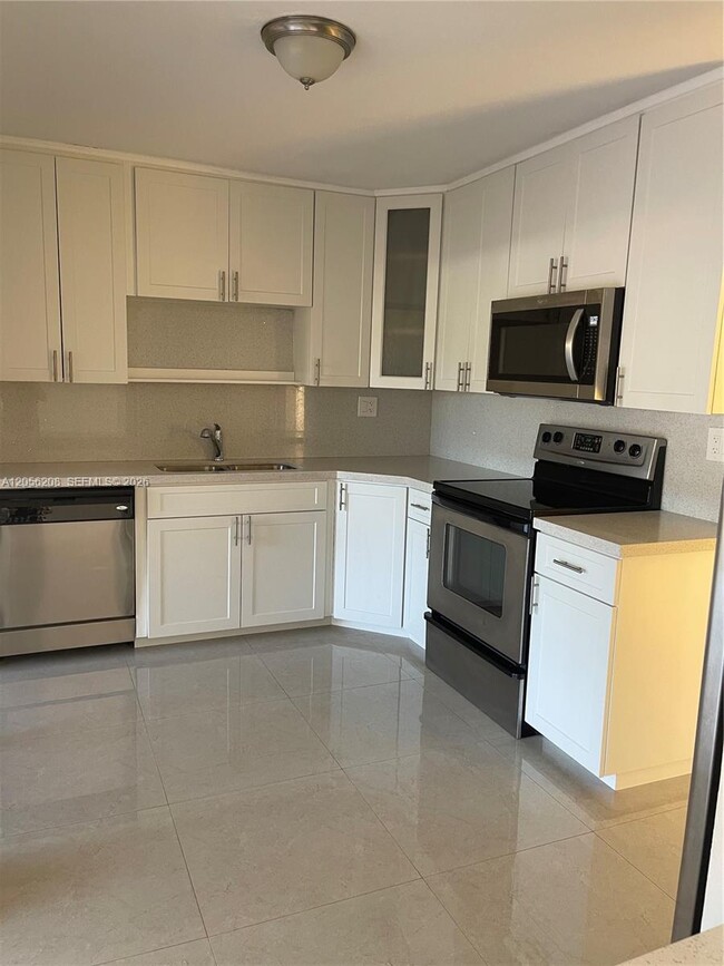 Building Photo - 8947 SW 149th Pl
