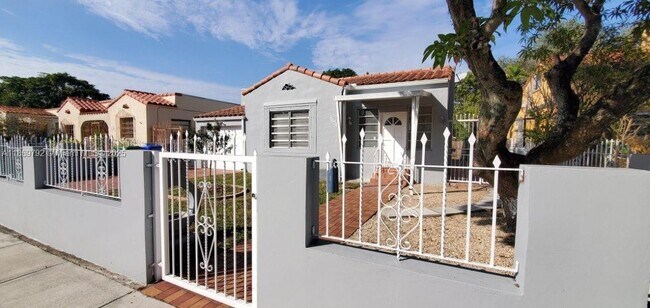 Primary Photo - 1765 SW 16th Ter