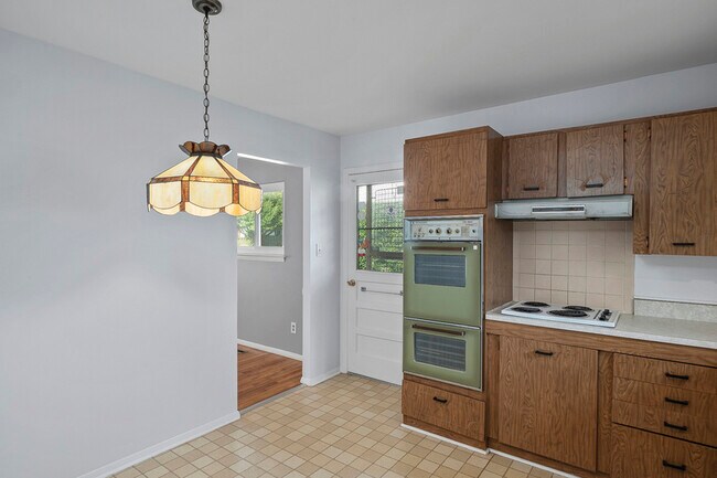 Building Photo - 3947 Setonhurst Rd